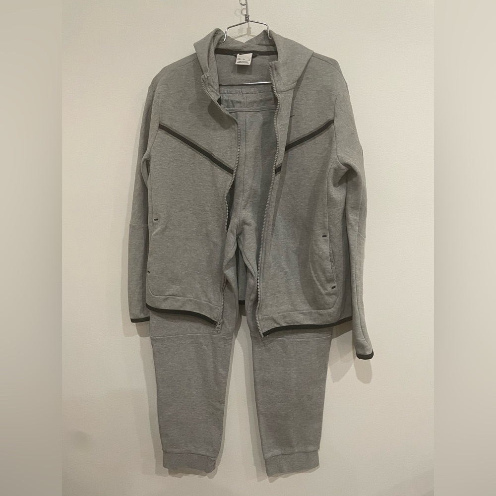 PreOwned Boys Nike Tech Suit